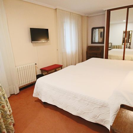 Hotel Santillana Santillana del Mar Buitenkant foto