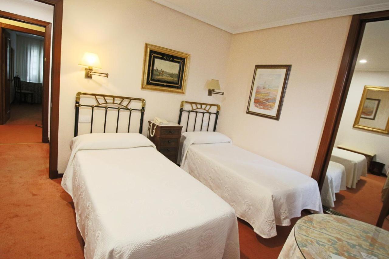 Hotel Santillana Santillana del Mar Buitenkant foto