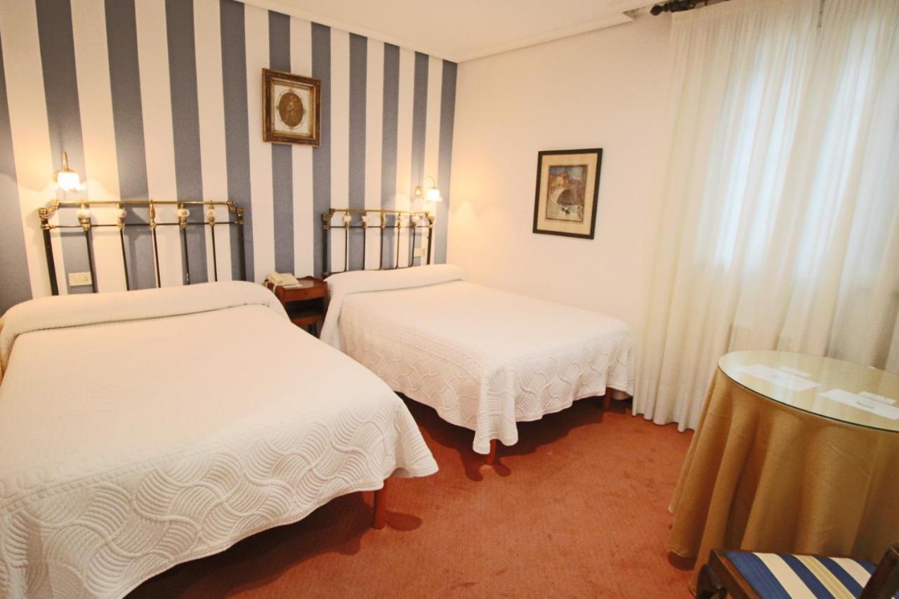 Hotel Santillana Santillana del Mar Buitenkant foto