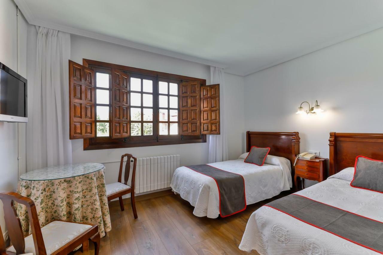 Hotel Santillana Santillana del Mar Buitenkant foto