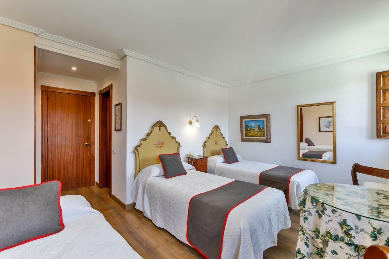 Hotel Santillana Santillana del Mar Buitenkant foto