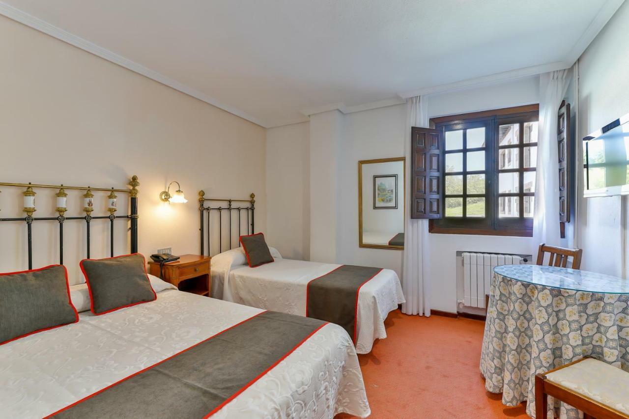 Hotel Santillana Santillana del Mar Buitenkant foto